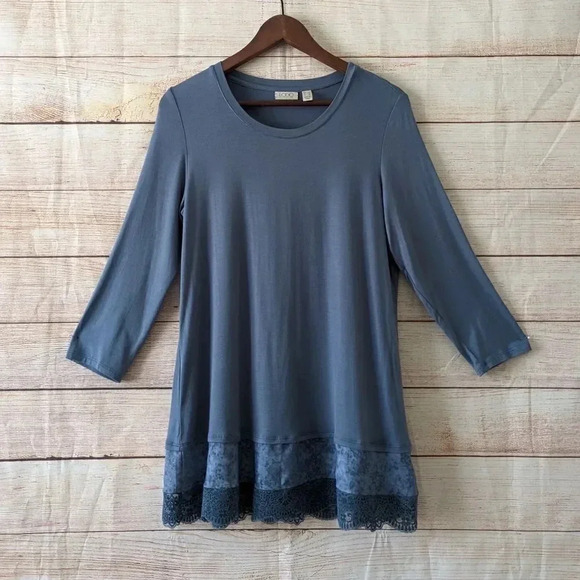 LOGO By Lori Goldstein Size Small Scoop Neck Lace Trim Hem Tunic Top Blouse Blue - Picture 12 of 12